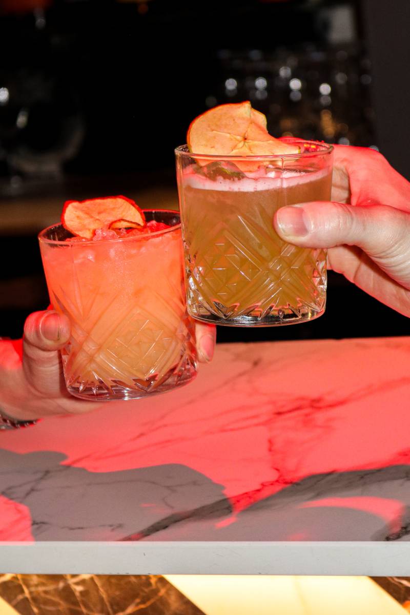 Le Faubourg 46 restaurant festif à découvrir avec tapas, cocktails maison et soirées DJ pour des moments uniques toute la semaine Aix-en-Provence Cours Mirabeau