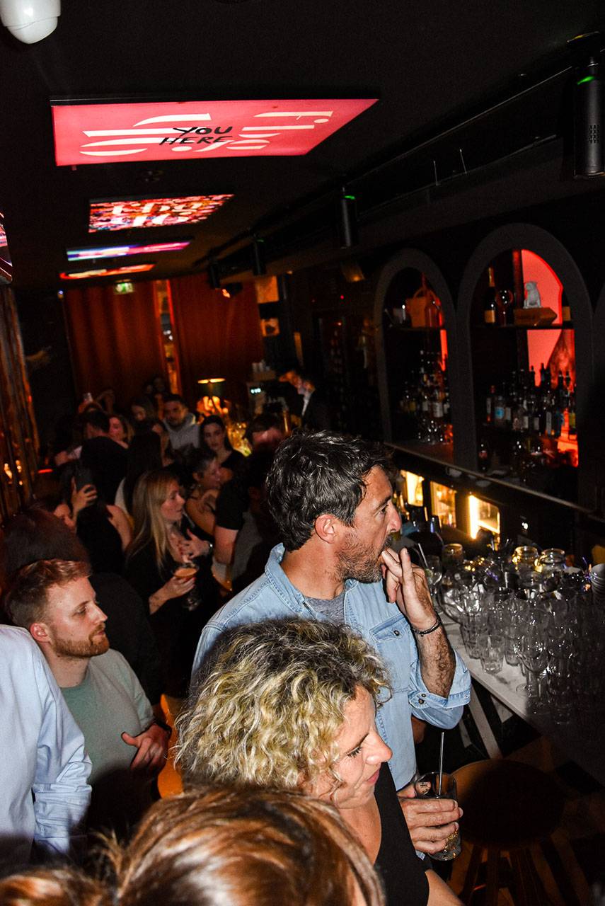 Restaurant avec soirées DJ sets chaque jeudi vendredi et samedi pour dîner festif, cocktails savoureux et une ambiance animée jusqu’à tard au cœur de la ville Proche de Marseille