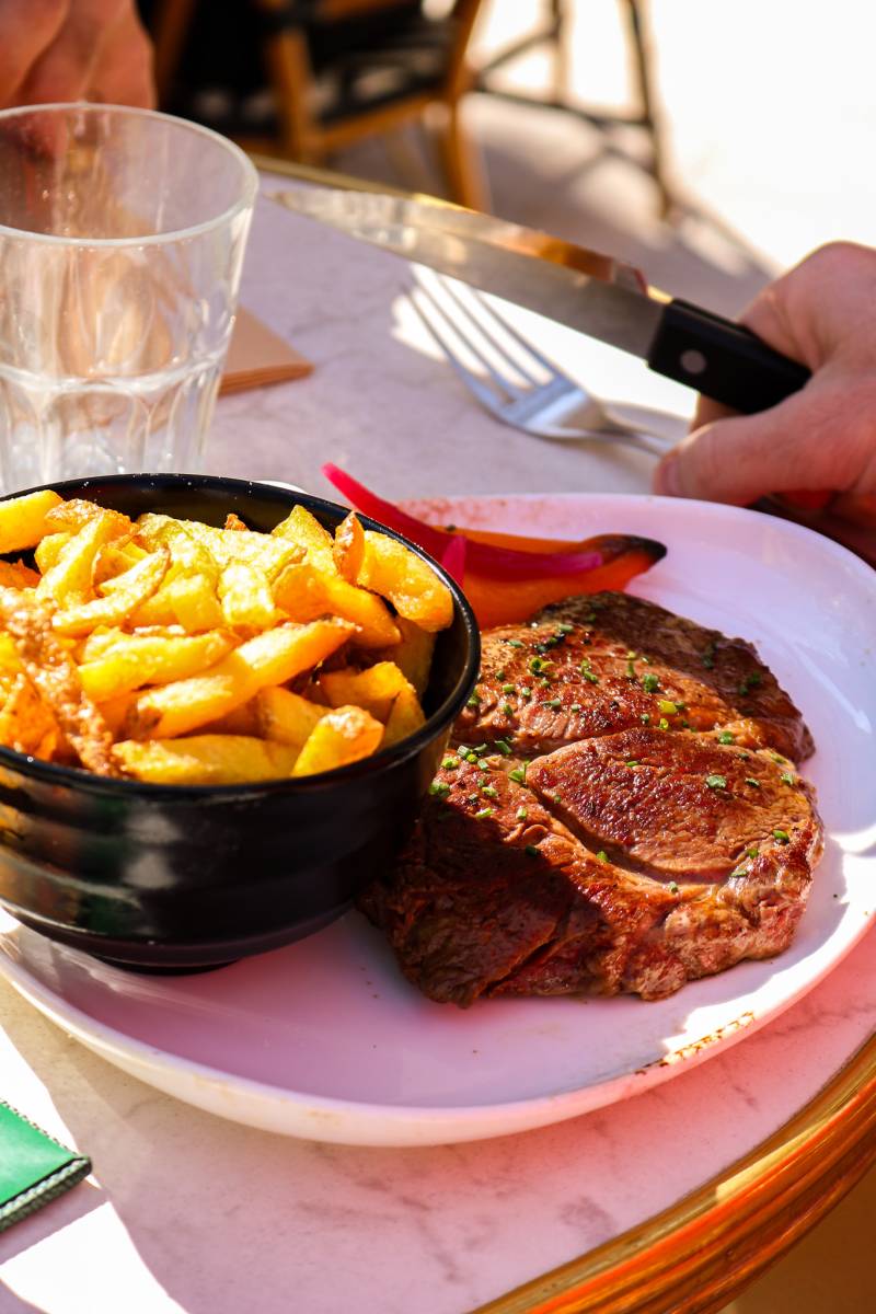 Restaurant Faubourg 46 ouvert 7/7 en service continu