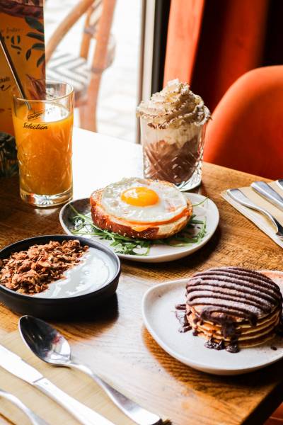 Petit déjeuner en terrasse au restaurant Faubourg 46, sur Aix-en-Provence du lundi au vendredi de 9h à 11h30