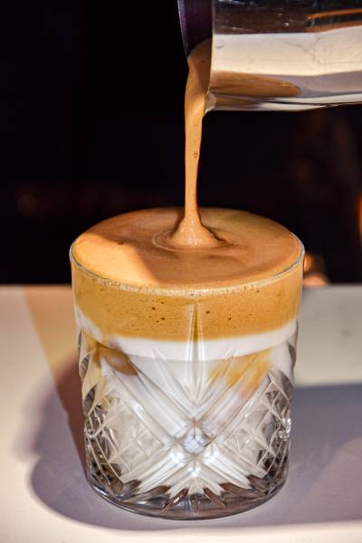 Faubourg 46 • Restaurant sur Aix-en-Provence avec carte barista disponible tous les jours de 9h à 2h du matin