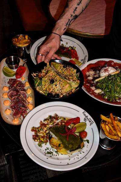 Restaurant Faubourg 46 avec plat et tapas en service continu tous les jours sur Aix-en-Provence