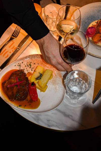 Restaurant Faubourg 46 - authentique, convivial et chaleureux - ouvert tous les jours