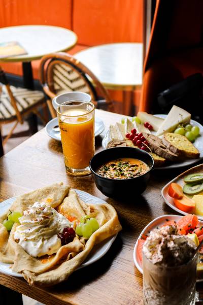 Restaurant avec Brunch a buffet a volonté uniquement les weekends au Faubourg 46