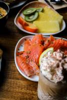 Notre zone d'activité pour ce service Restaurant tapas avec planches à partager comprenant charcuteries, fromages et autres gourmandises parfaites pour accompagner vos soirées festives en toute simplicité